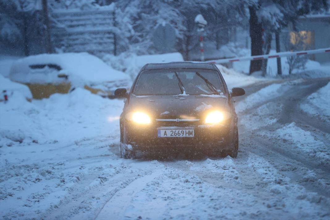 Yükseklerine kar yağan şehir beyaz örtüyle kaplandı 2